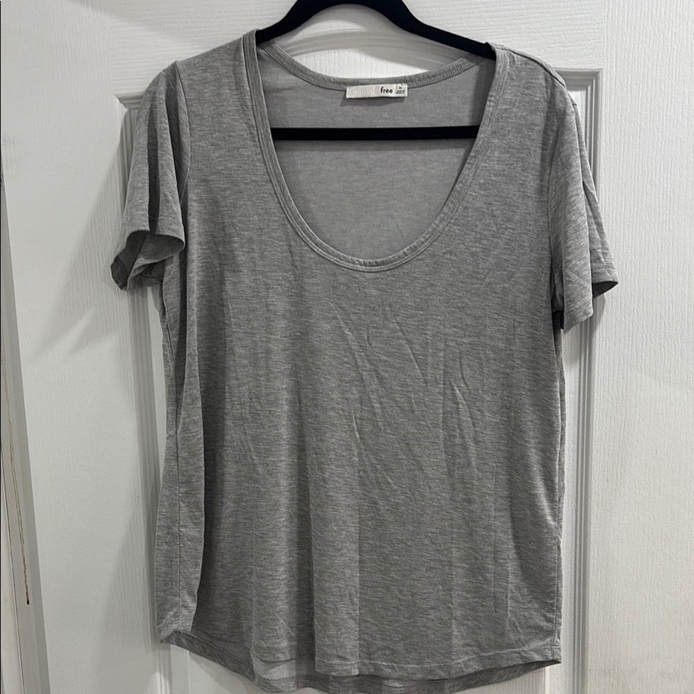 Wilfred Scoop Neck Short Sleeve Tee in Light Gray